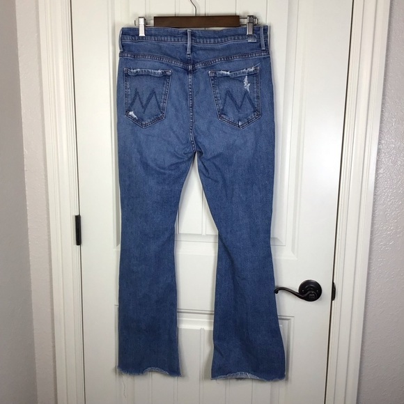 MOTHER The Weekender Cropped Distressed Flare Jeans in Six Packs On Me Size 32. - Picture 5 of 11